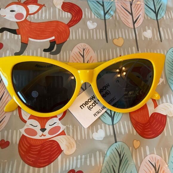Petals and Peacocks NWT cat eye sunglasses retro cool yellow! - Picture 1 of 8